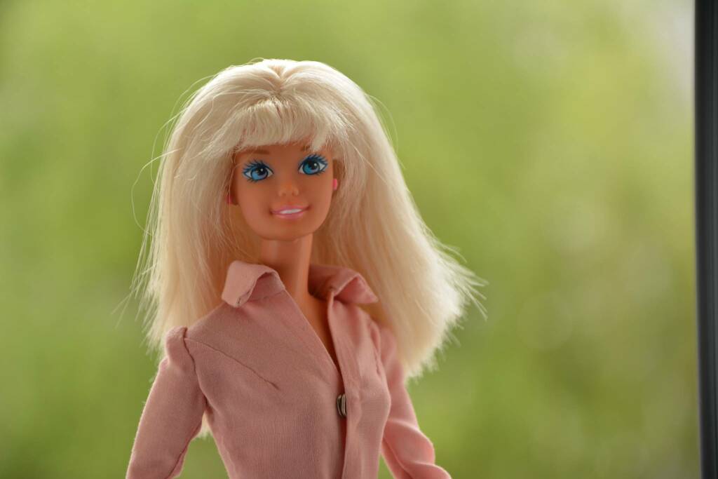 Barbie, la bambola che ha ispirato generazioni di bambine e ora sbarca al  cinema - BergamoNews