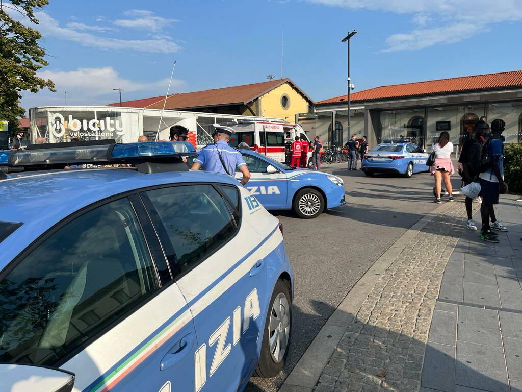 Controlli straordinari nella zona della stazione: emessi due decreti di espulsione e un Daspo urbano