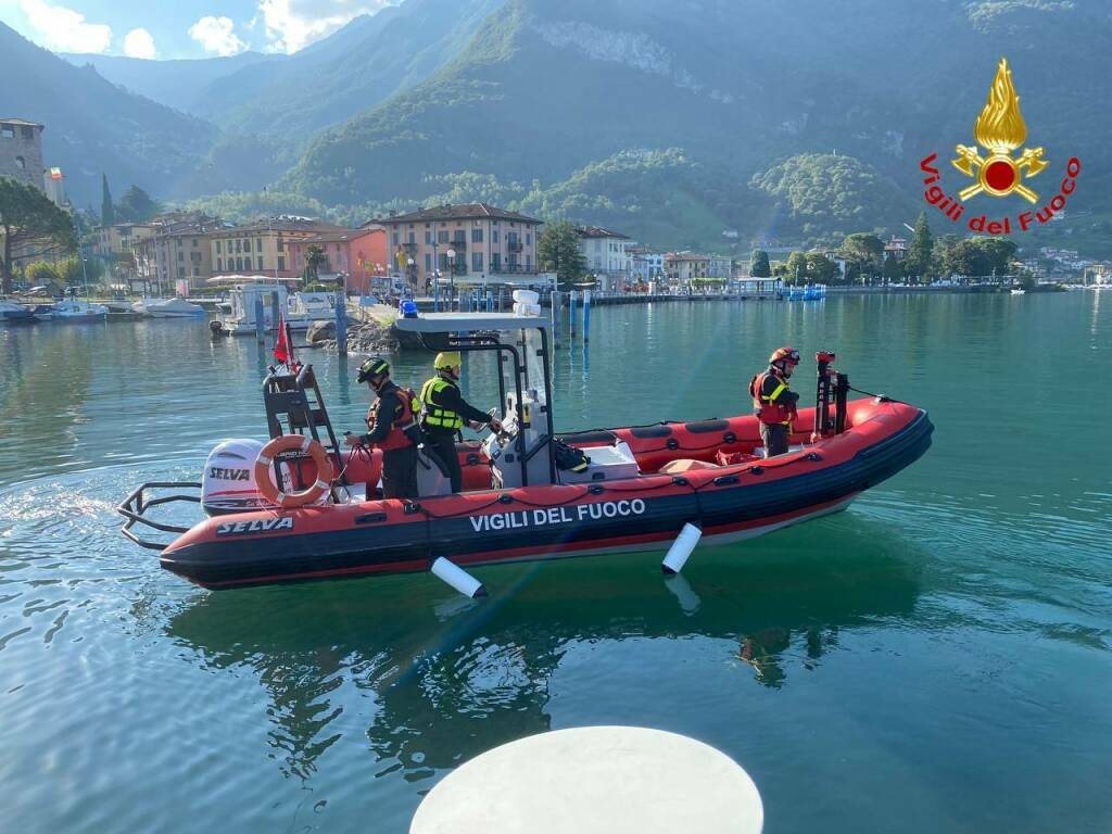 Lovere, 20enne si tuffa nel lago e non riemerge