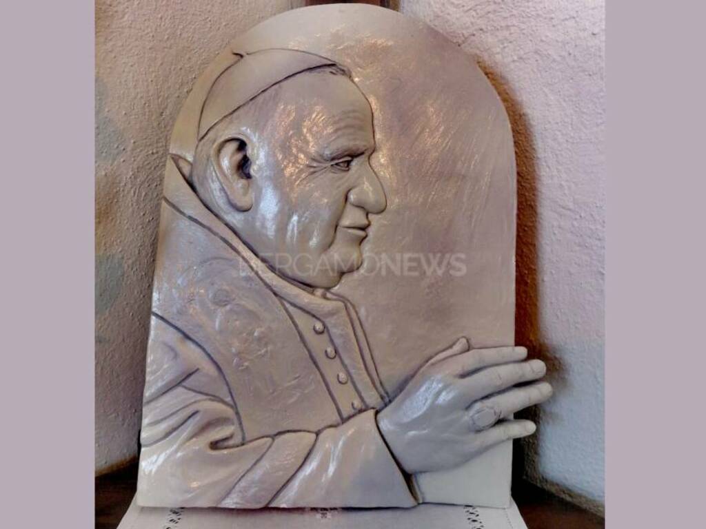 Sostieni il restauro della statua di Papa Giovanni XXIII - Seminario  Vescovile di Bergamo