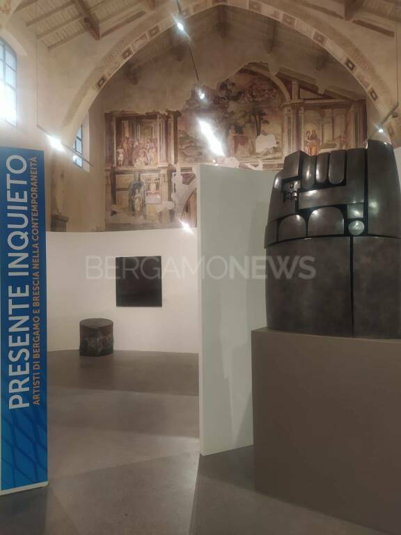 “Presente inquieto”: una mostra racconta l’arte di Bergamo Brescia 2023