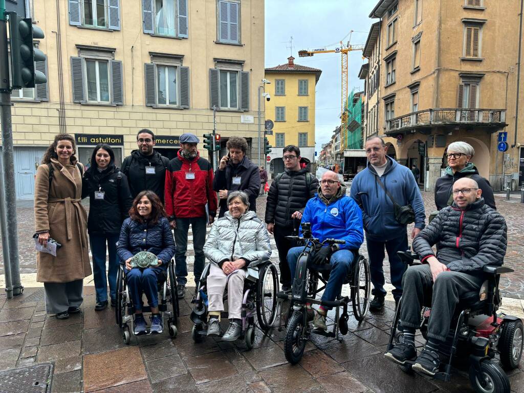 Bergamo e le sue “barriere invisibili”: le passeggiate urbane partecipate contro i limiti architettonici