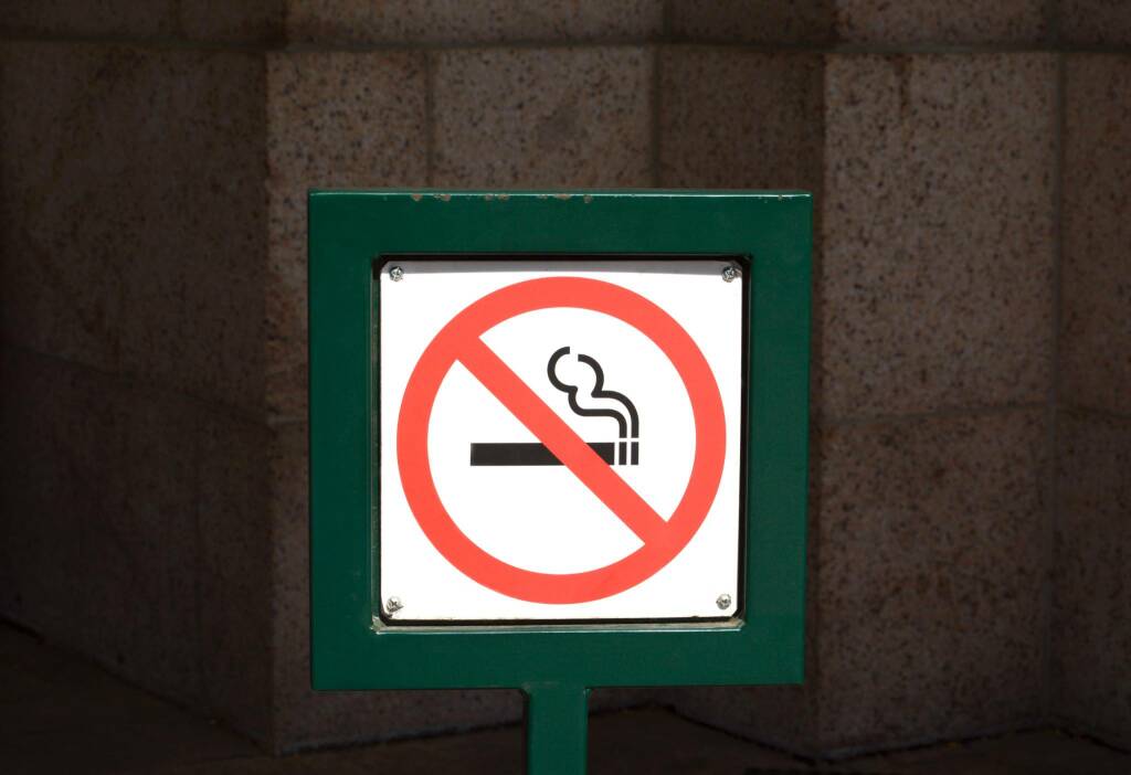Divieto di fumo all’aperto, da Torino a Bergamo: “Volontà di creare la prima generazione smoke free”