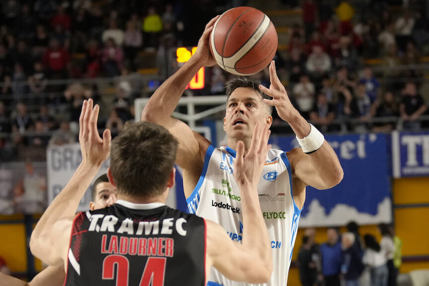 La stagione della Blu Basket termina ai quarti: la Fortitudo vince a Treviglio e chiude la serie