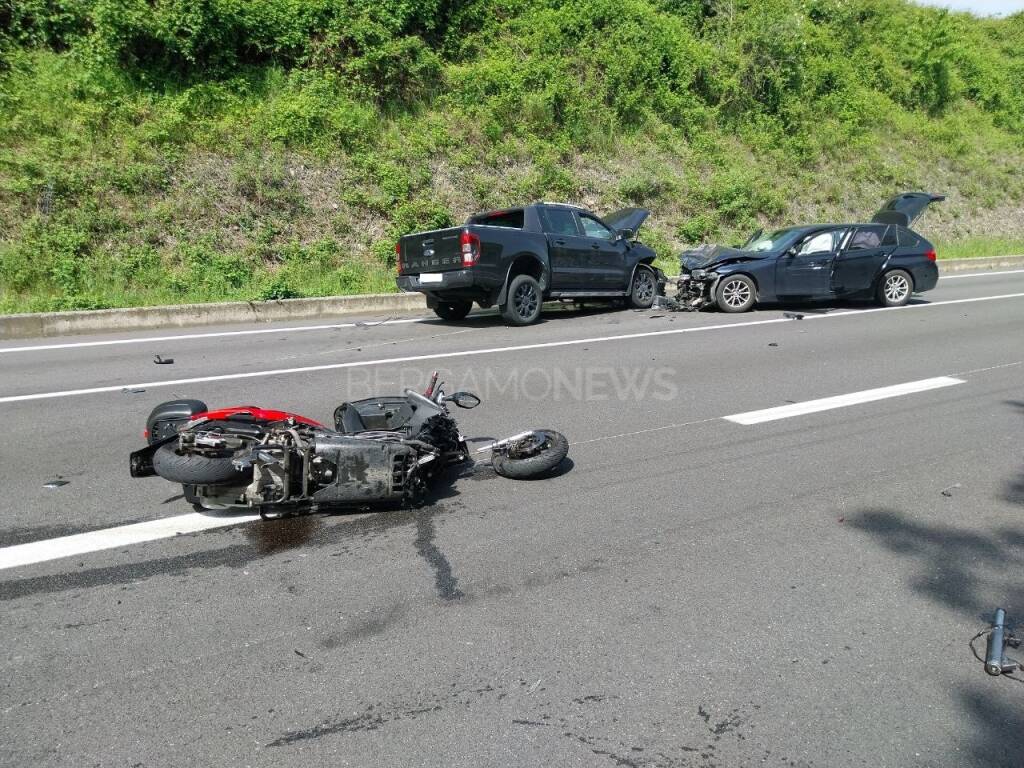 Maxi incidente all’uscita di Mapello: cinque veicoli coinvolti, chiuso l’asse interurbano