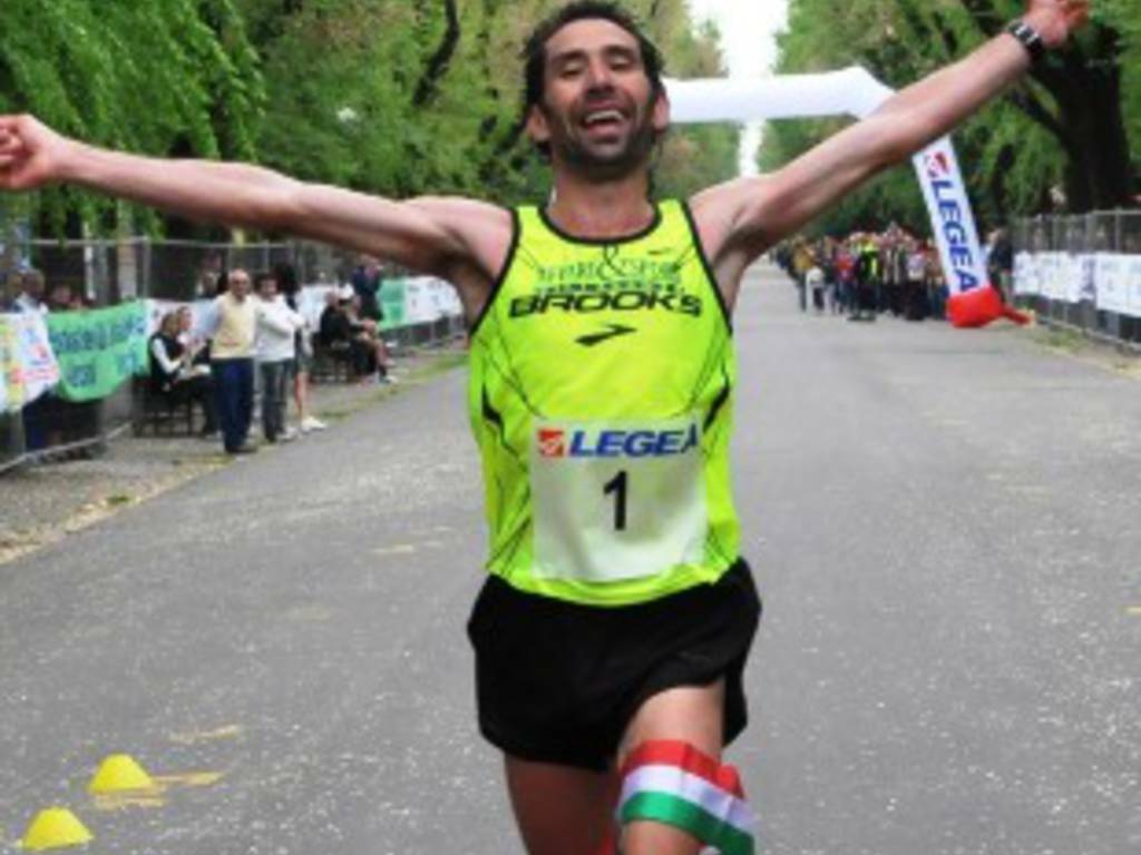 Caduta di un campione, la droga e le difficoltà dell’ex maratoneta: “Ho dovuto vendere le medaglie d’oro”