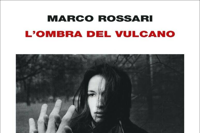 “L’ombra del vulcano” di Marco Rossari: un grido silenzioso