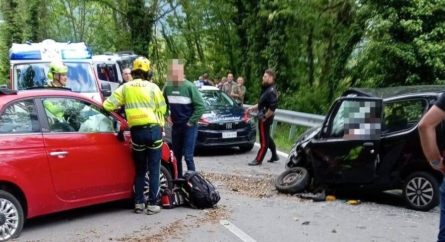 Scontro tra auto a Sant’Omobono Terme: 2 feriti, arriva l’elisoccorso