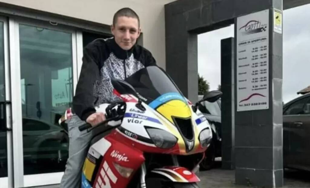 Giorgio Caglioni morto in moto a 23 anni: “L’aveva presa da poco”. È la decima vittima del 2024