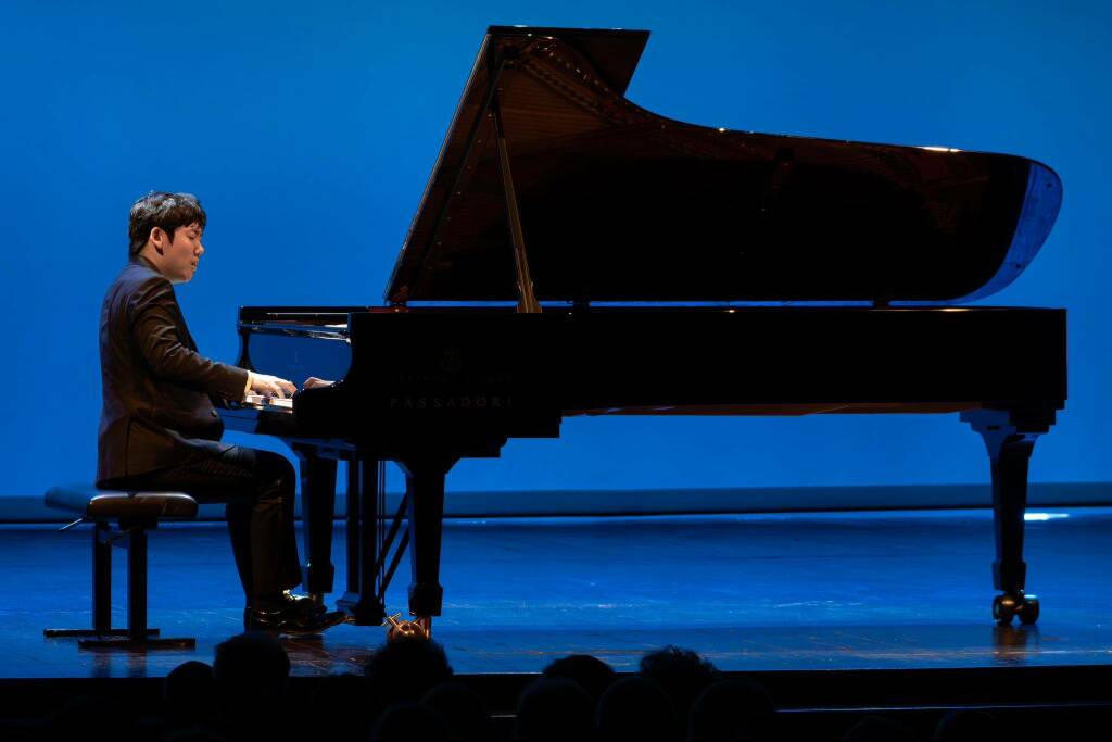 Haochen Zhang, debutto sorprendente al Festival Pianistico: interpretazione sublime e passione infinita