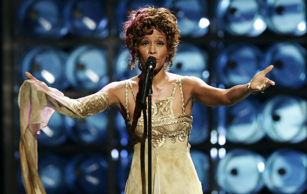 Tributo a Whitney Houston, pianoforte e letture: cosa fare stasera a Bergamo e provincia